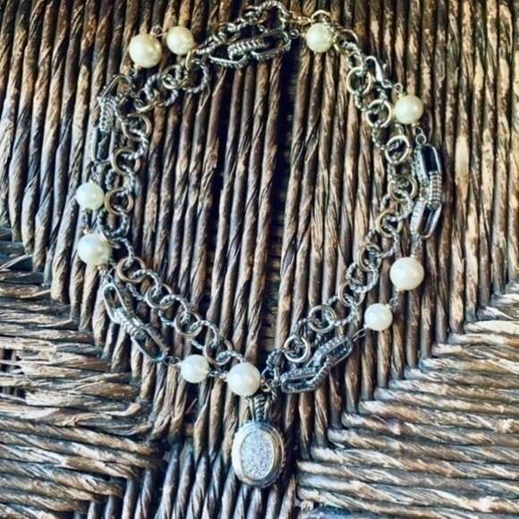 ✨✨ Silver Textured Chain Link Necklace w Pearls ✨ - Picture 5 of 15